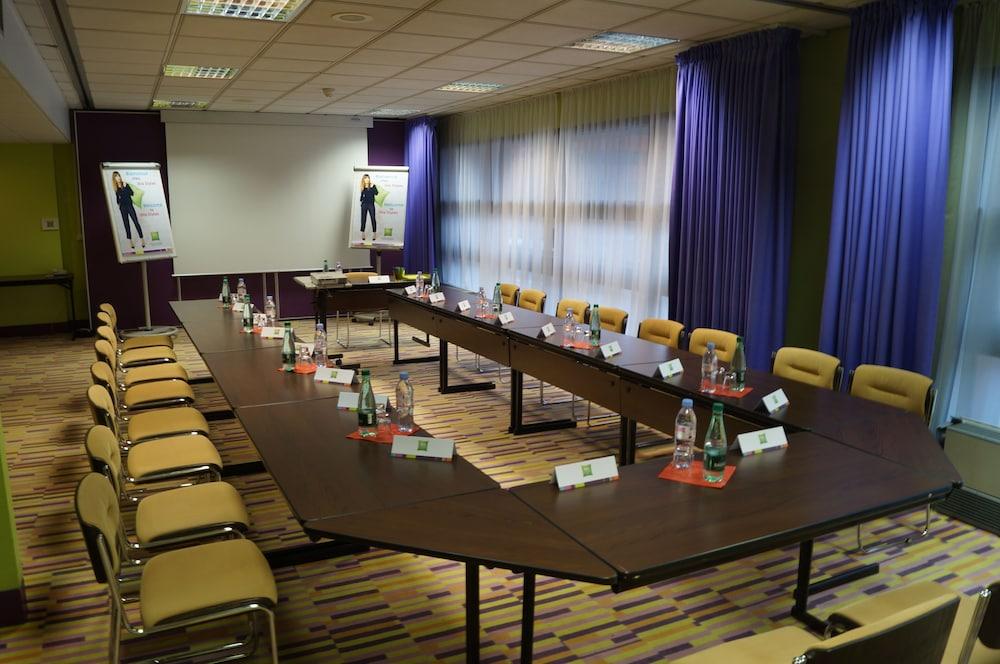 Ibis Styles Evry Courcouronnes Hotel And Events Exterior photo